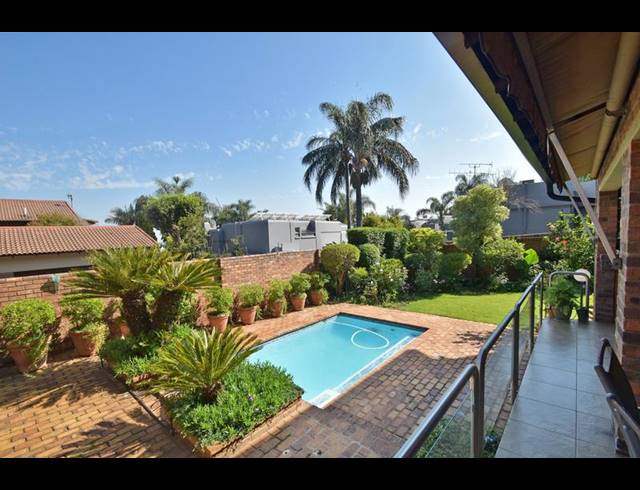 5 BEDROOM TOWNHOUSE FOR SALE IN BEDFORD PARK